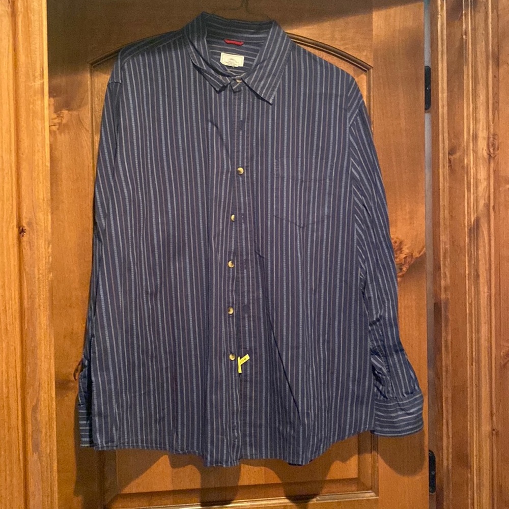 Mens Dockers long sleeve blue striped button down!